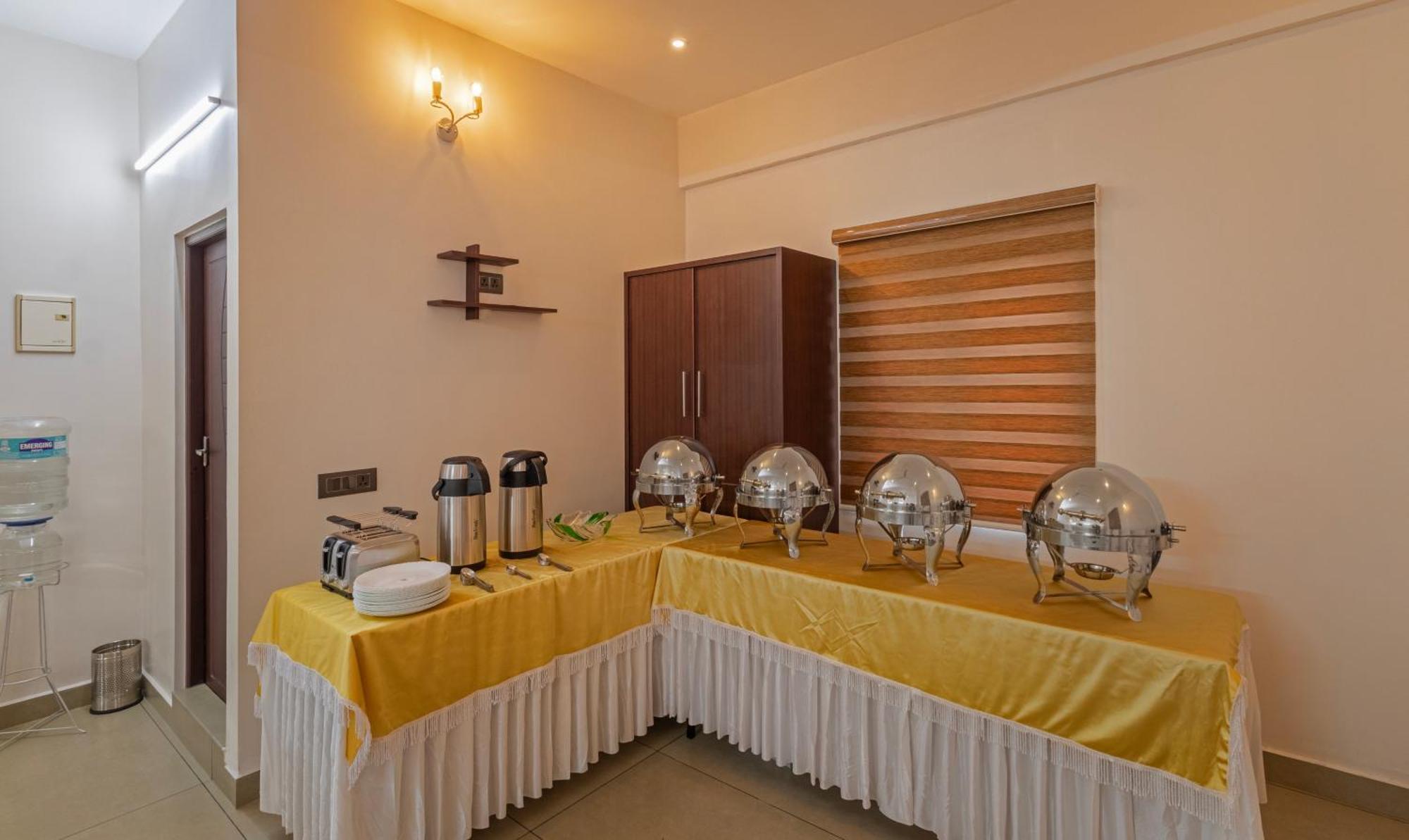 Treebo Amigos Residency Cochin Airport Hotel Kochi Luaran gambar